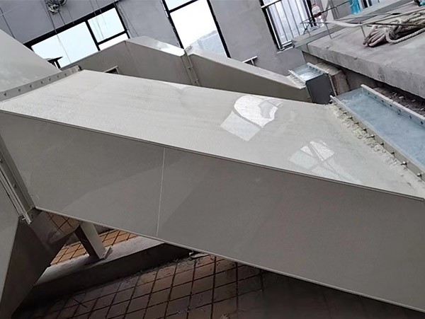 施工現(xiàn)場：設備和風口連接